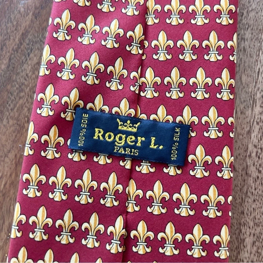 Roger L. Paris fleur de lis men’s necktie 100% silk